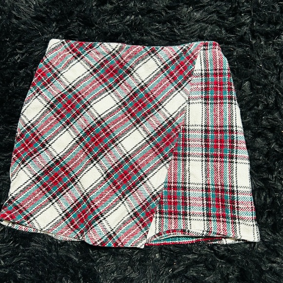 Other - Adorable plaid skirt!